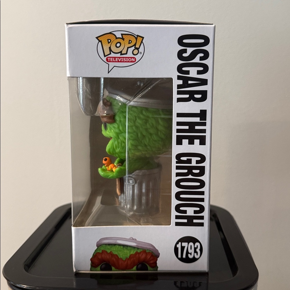 Funko Pop #1793 Sesame Street Oscar the Grouch - Picture 2 of 5
